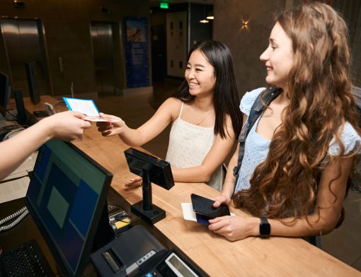 Guia completo de economia estudando fora: como manter as contas em dia