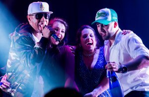 Festa private de formatura com iluminação e DJ