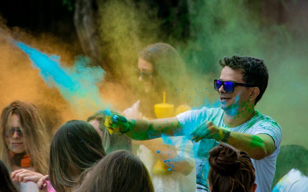 Festa universitária Privates VIVA com guerra de cores, em Belo Horizonte